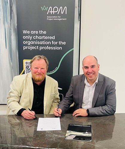 Simon Hamlyn (left) signs the Memorandum of Understanding with Adam Boddison